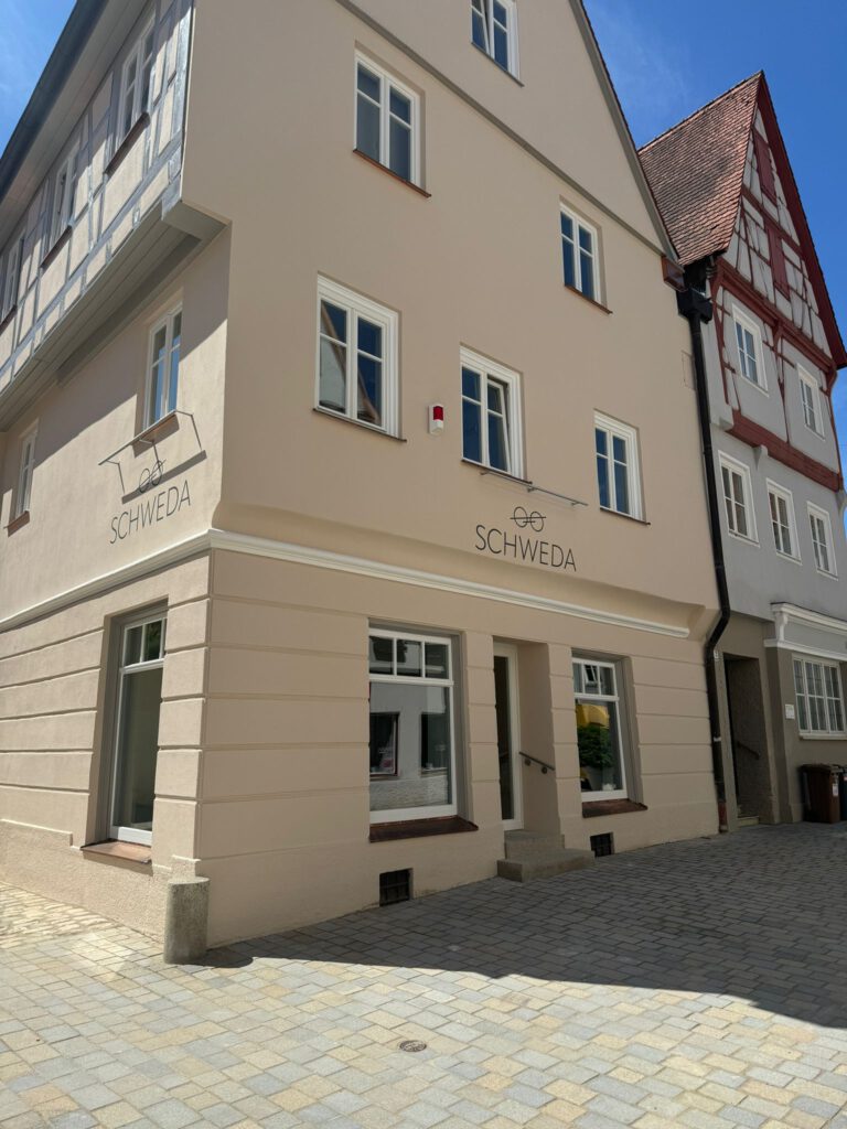 Gebäude Optik Schweda Front